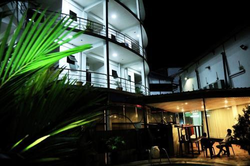 Вавуния: Nelly Star Hotel