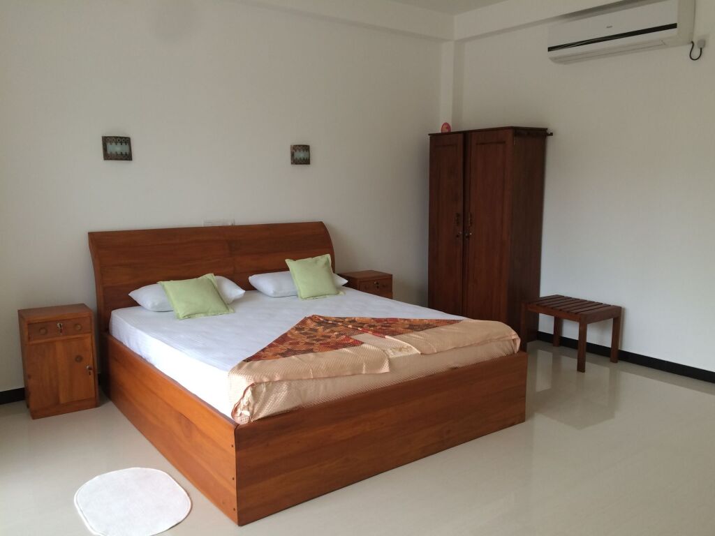 Хиккадува: Aurora Hotel & Restaurant
