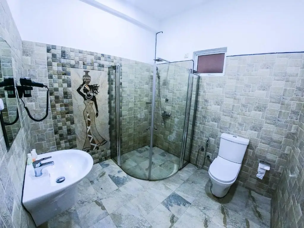 Канди: Romance Hills Hotel