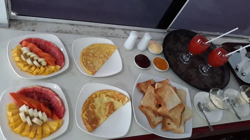Канди: Romance Hills Hotel