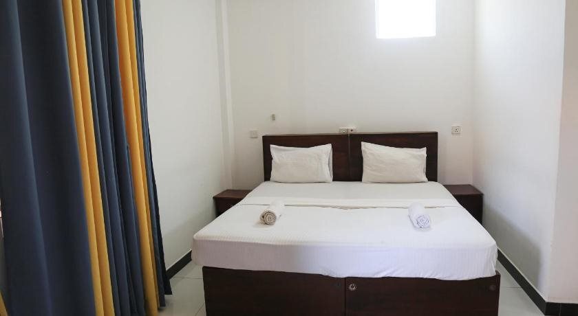 Анурадхапура: Merit Hotel