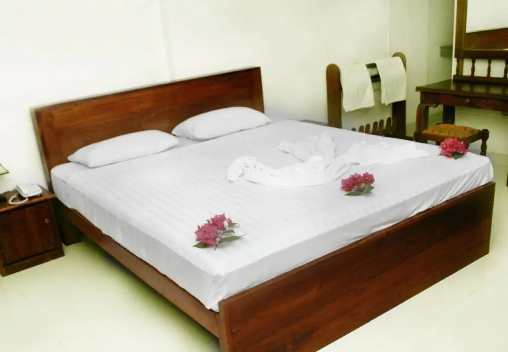 Анурадхапура: Merit Hotel