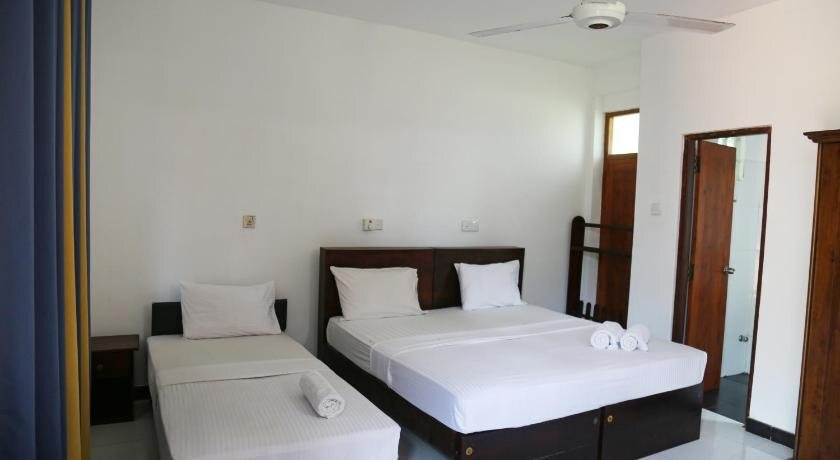 Анурадхапура: Merit Hotel
