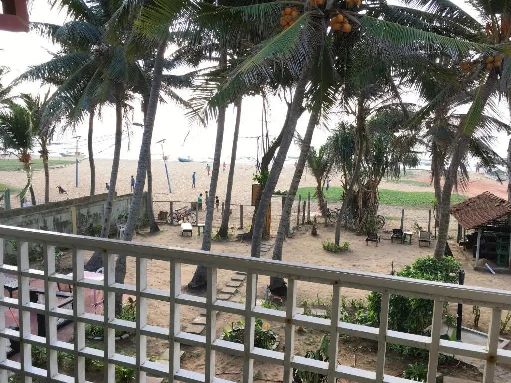 Негомбо: Dephani Beach Hotel