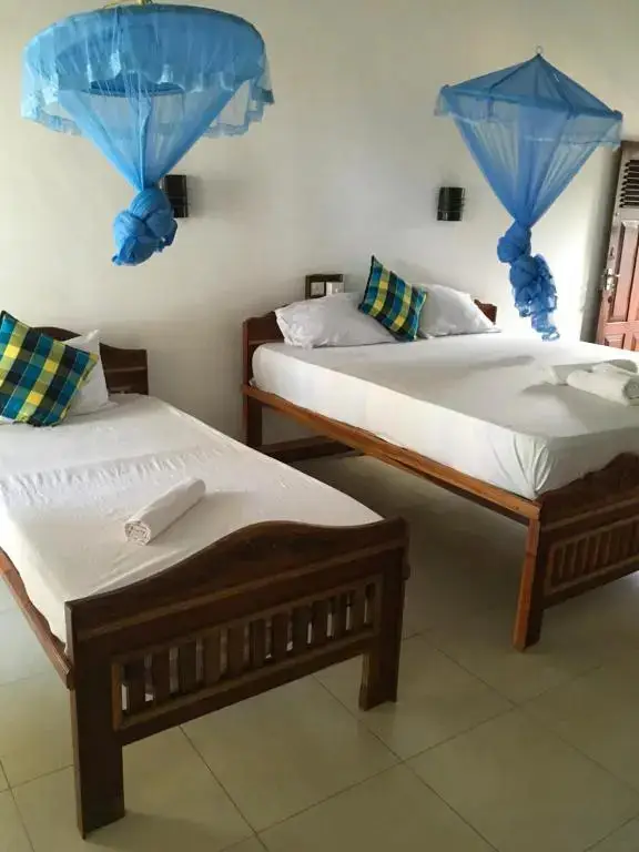 Негомбо: Dephani Beach Hotel