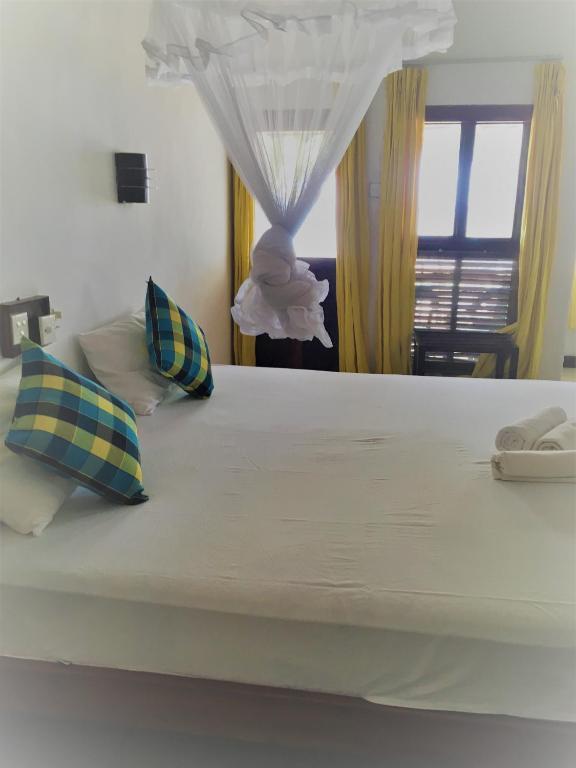 Негомбо: Dephani Beach Hotel