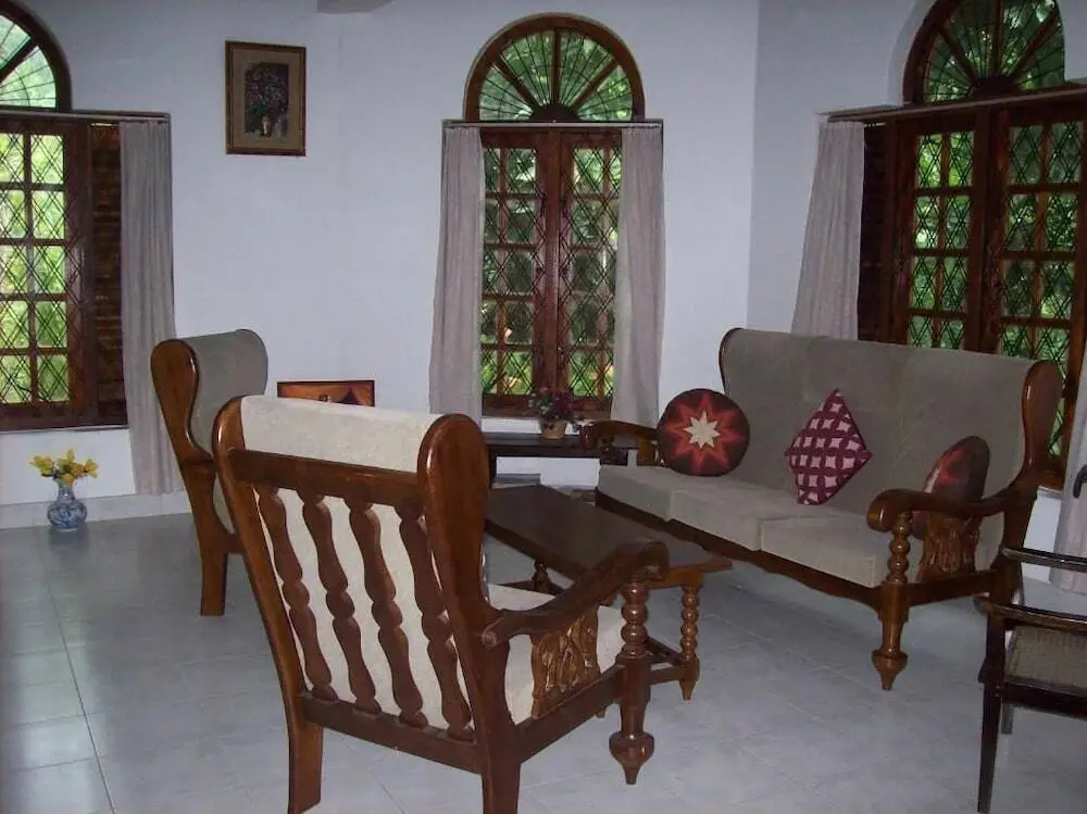 Канди: Ellamale Bungalow