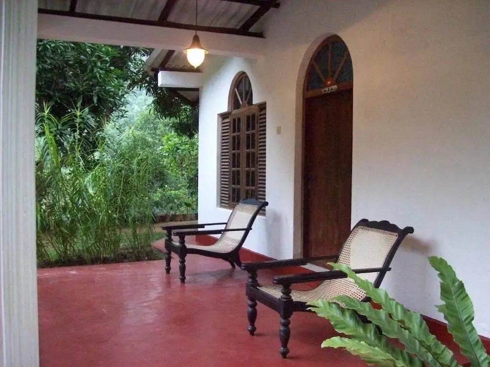 Канди: Ellamale Bungalow
