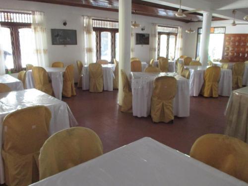 Веллавая: Saranga Holiday Inn