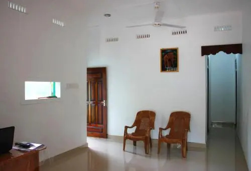 Тринкомали: Alass Ga Rooms