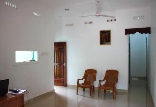 Тринкомали: Alass Ga Rooms