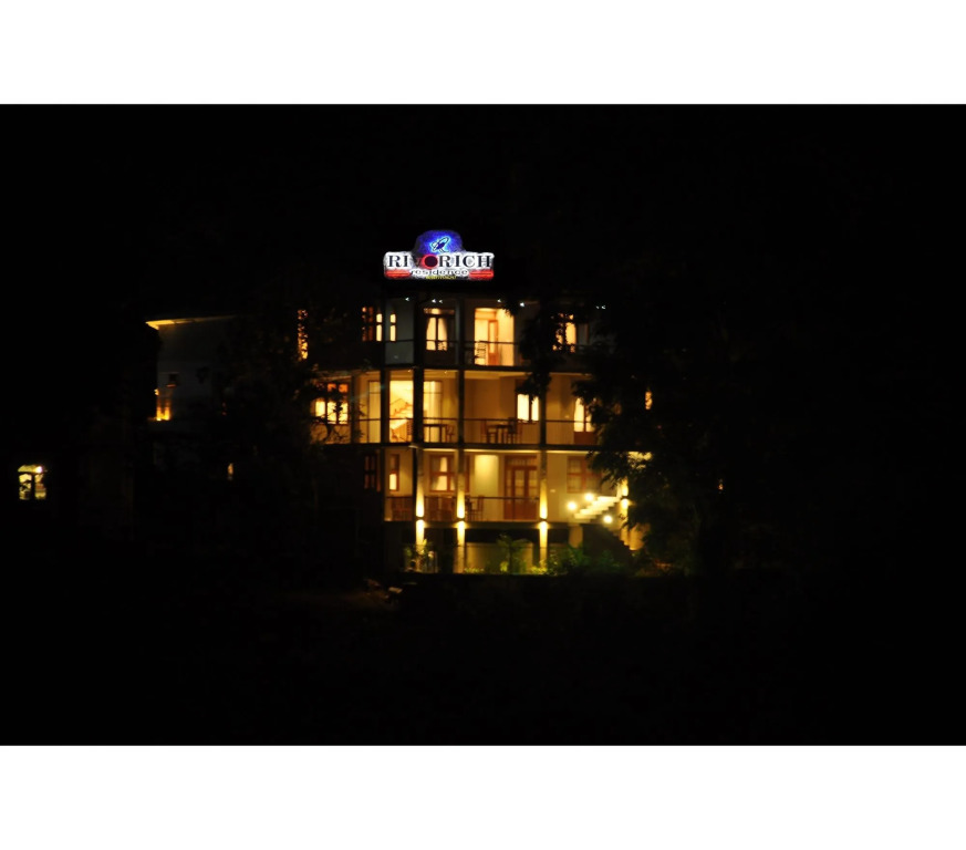 Канди: Rivorich Residence