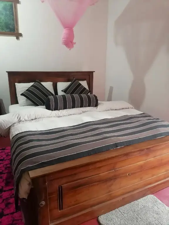 Элла: Ishara Guest Inn