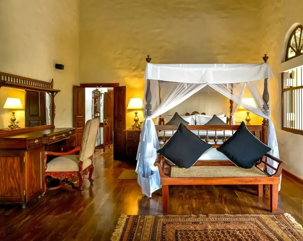 Хинатигала Джанкшен: Pedlars Manor