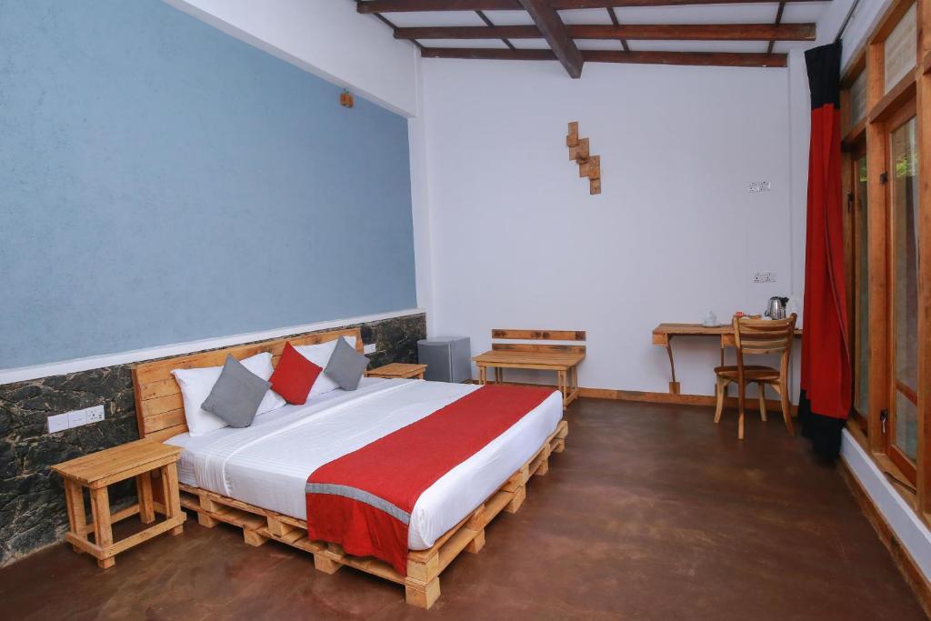 Элла: The Spice Lodge