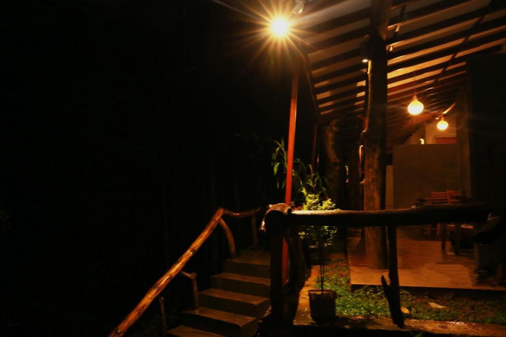 Элла: The Spice Lodge