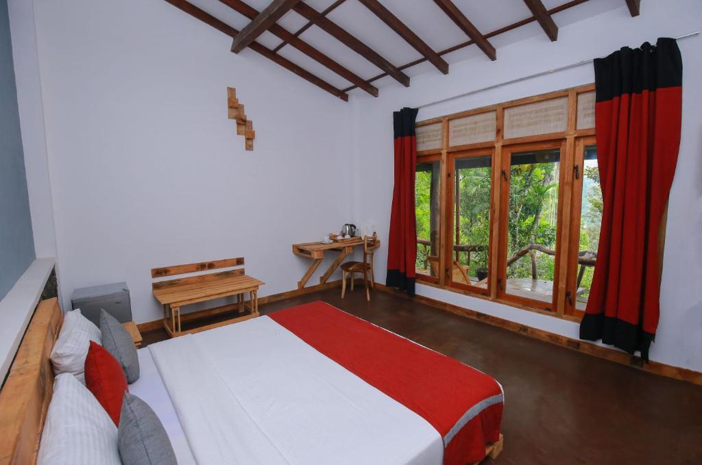 Элла: The Spice Lodge