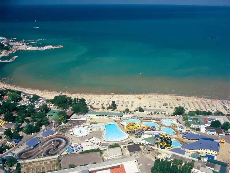 Витязево: Sea oasis