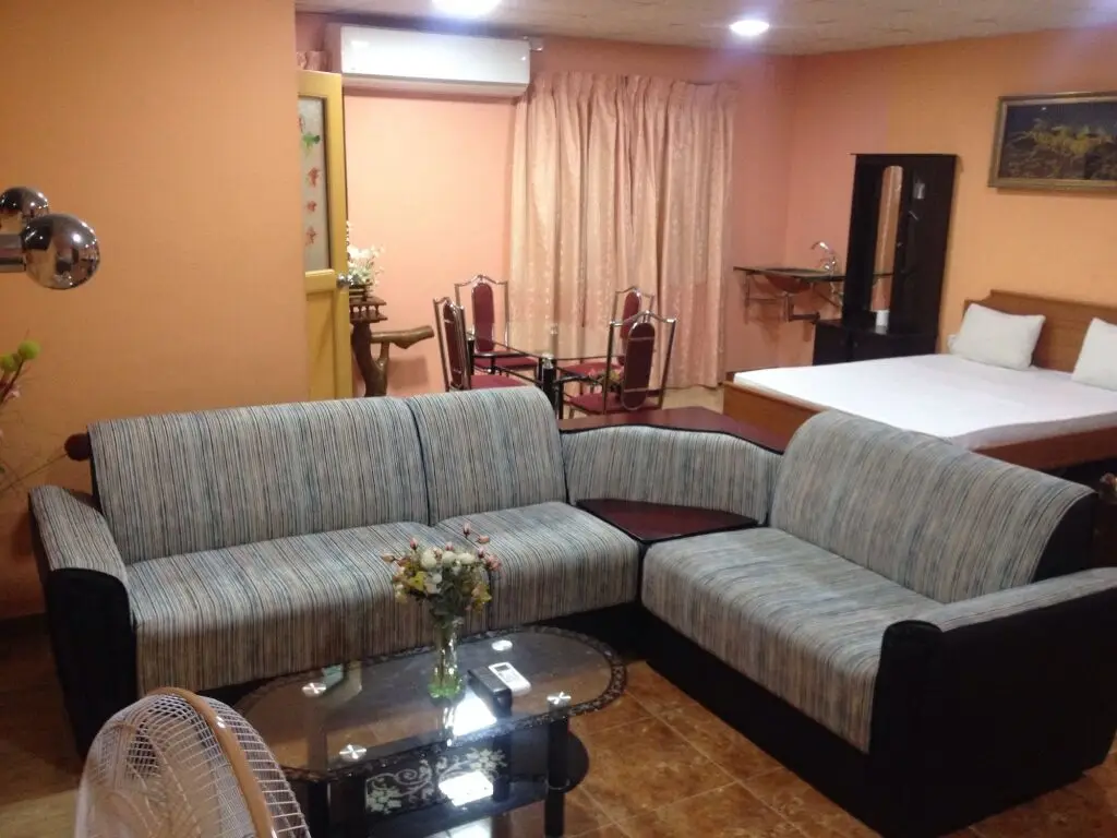 Тринкомали: Sunshine Hotel & Hall