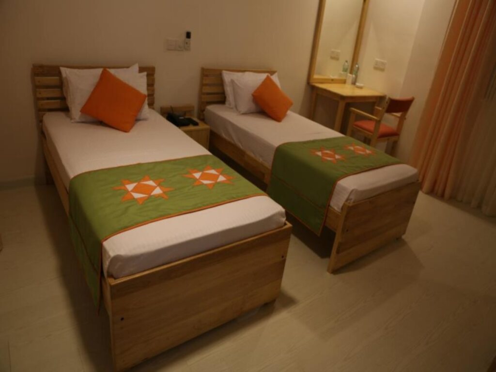 Галле: Hotel Apna