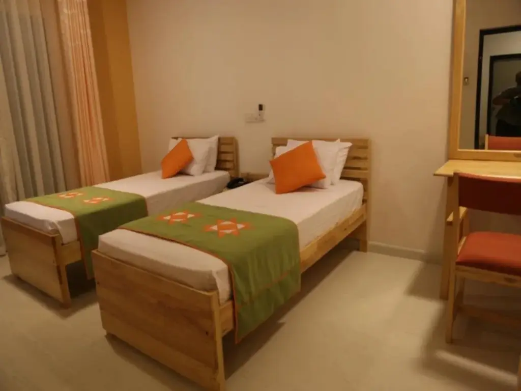 Галле: Hotel Apna