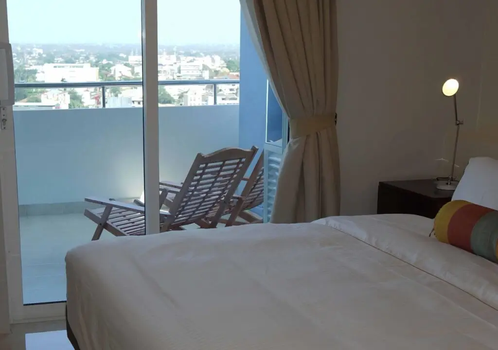 Гора Lavinia: The Penthouse Above Sea