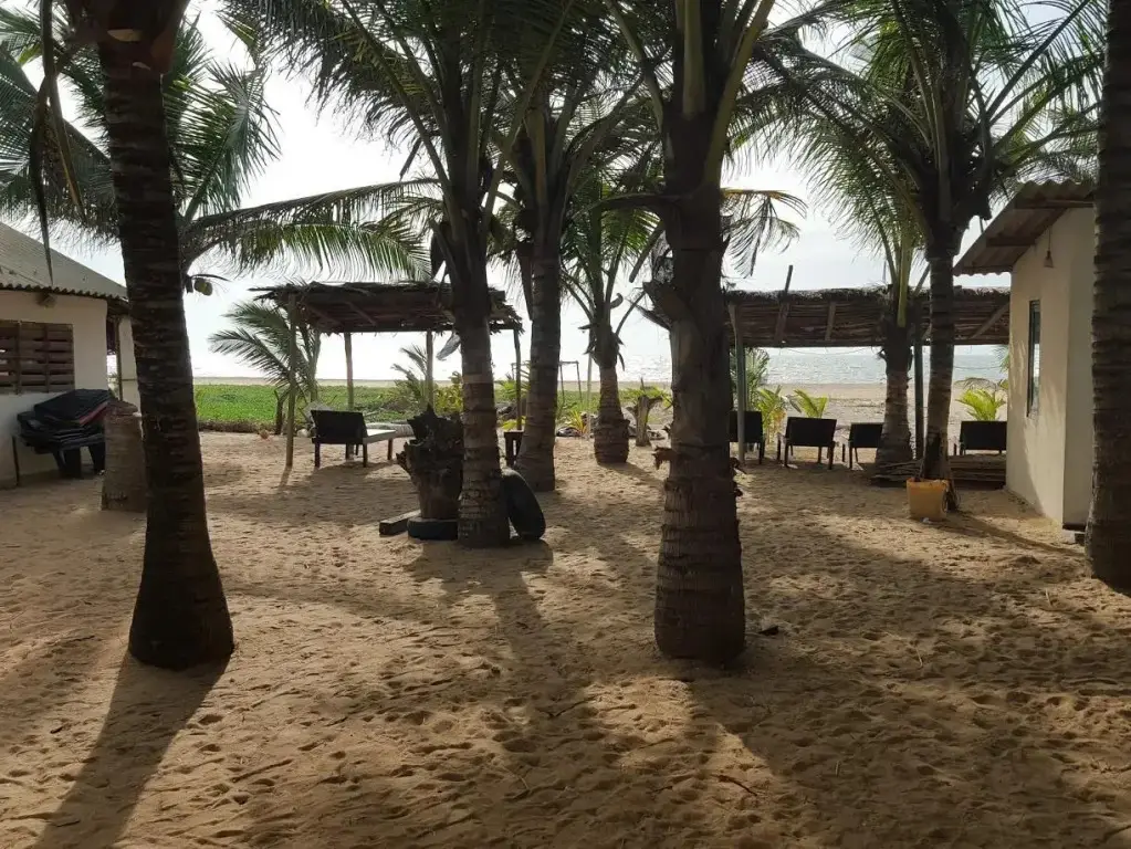 Негомбо: Happy Beach Inn and Restaurant