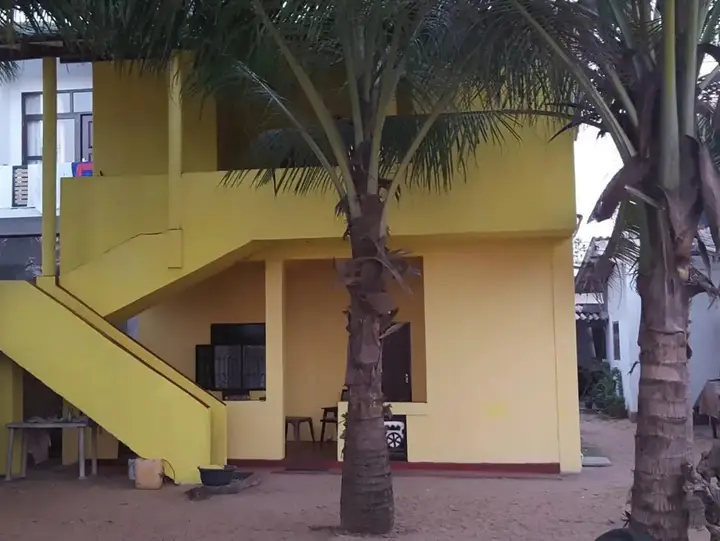 Негомбо: Happy Beach Inn and Restaurant