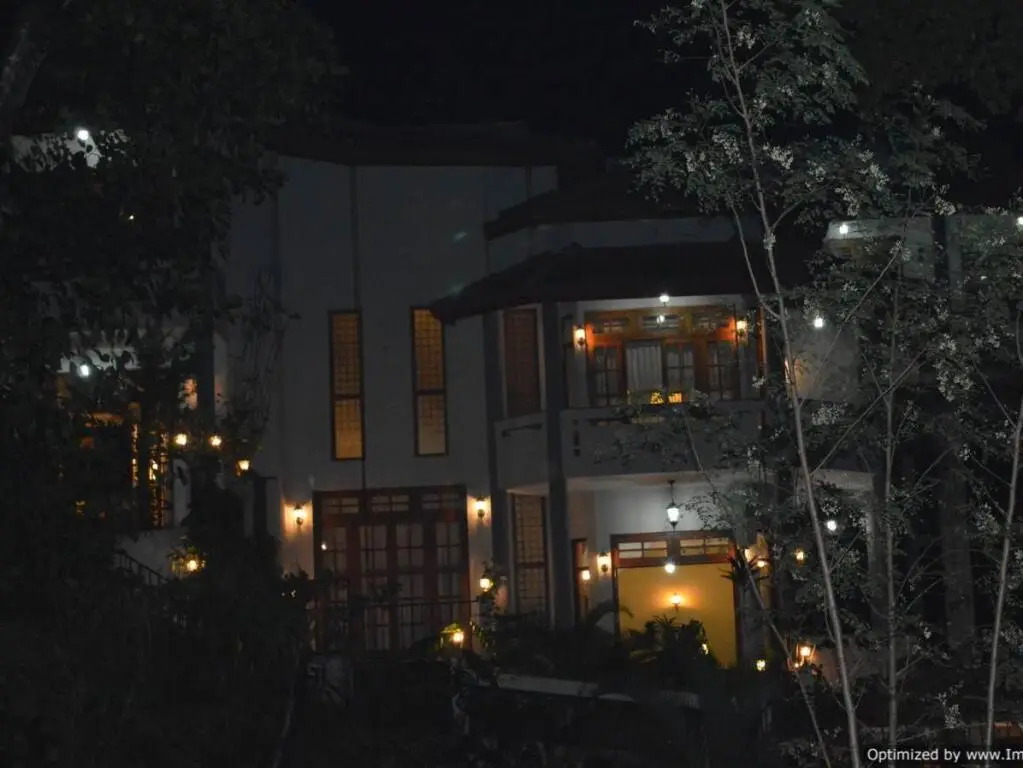 Канди: Elegante The Villa