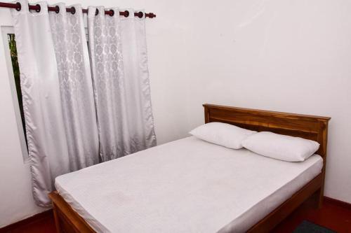 Хиккадува: Ocean Beach House