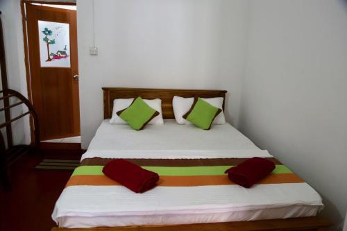 Хиккадува: Ocean Beach House