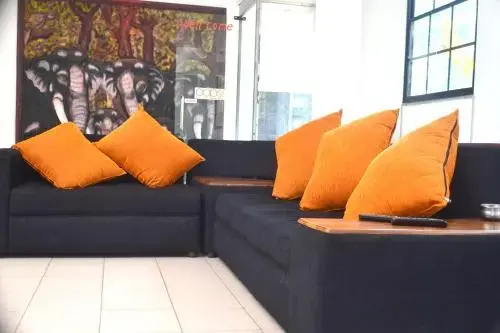 Канди: Hotel Suranga
