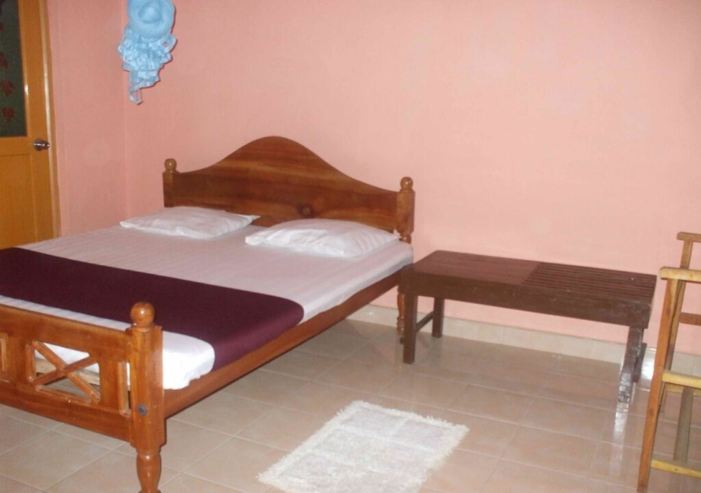 Хингуракгода: Royal Guest House