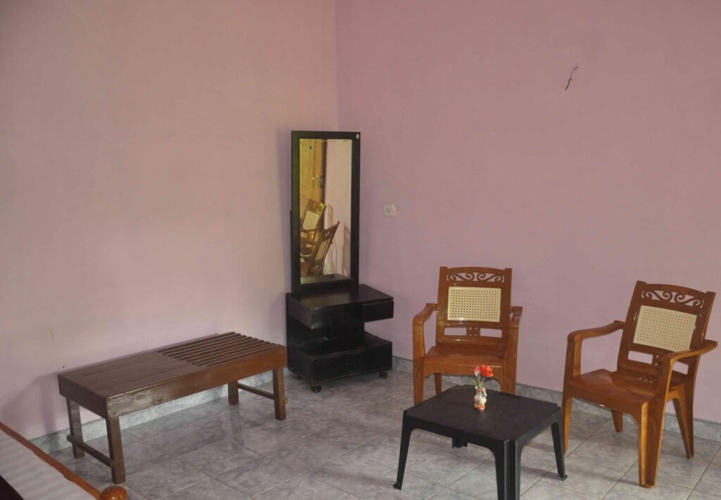 Хингуракгода: Royal Guest House