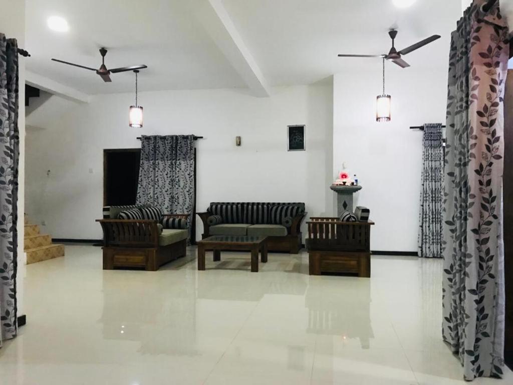 Таларамба: Akash Villa