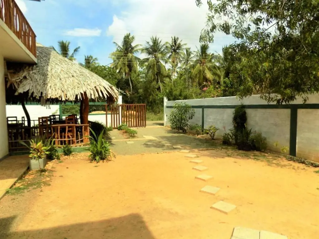 Мараколлия: Blue skies guest house and restaurant