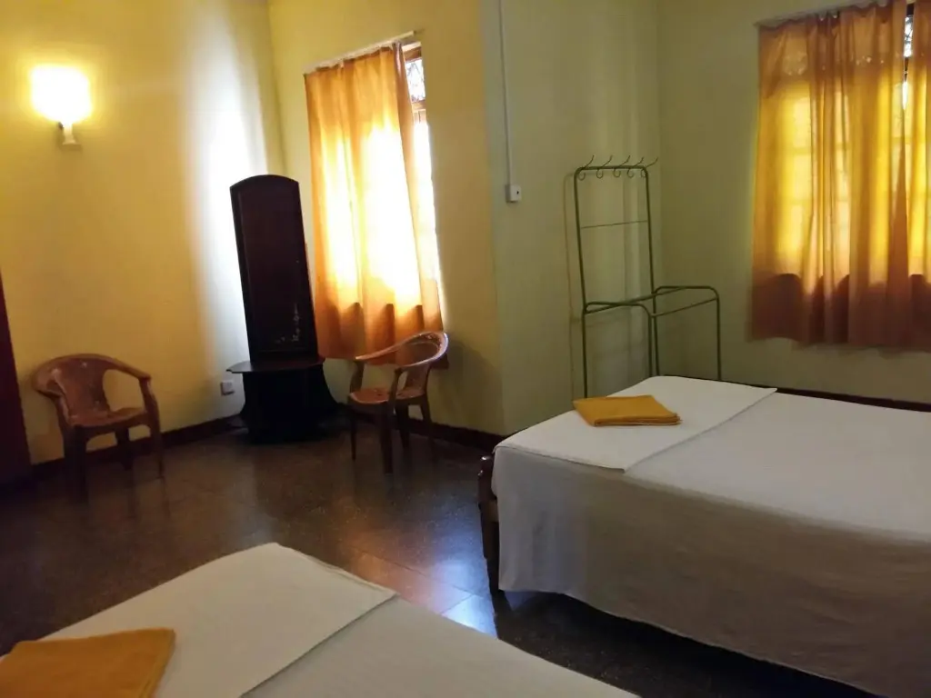 Канди: Ginza Rest Kandy