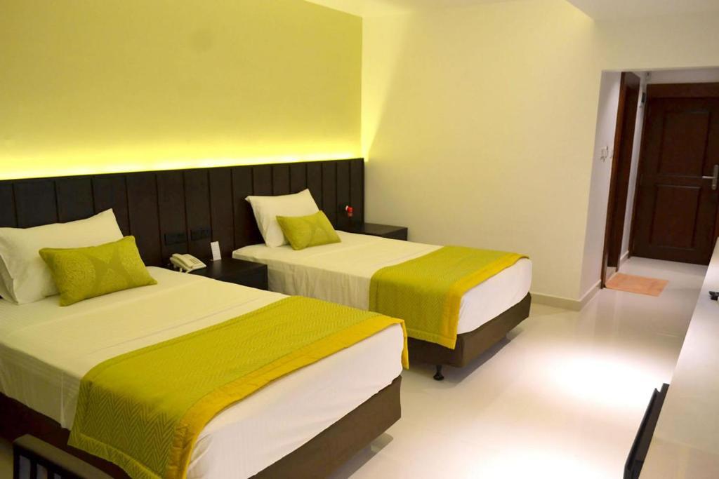 Катунаяке: Good Wood Airport Hotel