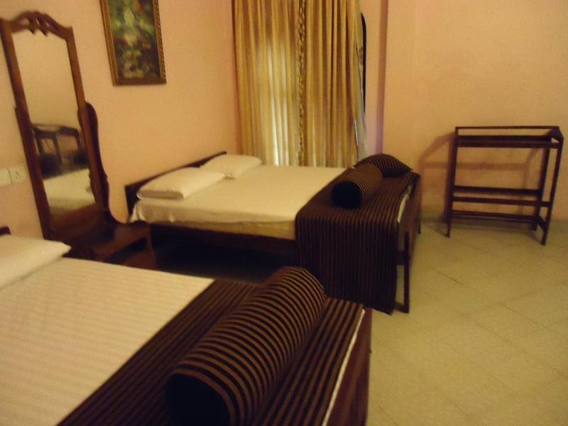 Анурадхапура: Queens Park Hotel