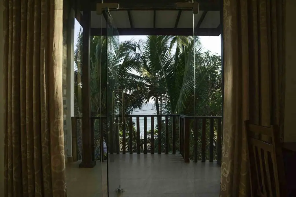 Тангалла: Sea View Tourist Inn