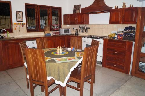 Негомбо: Embiente Guest House