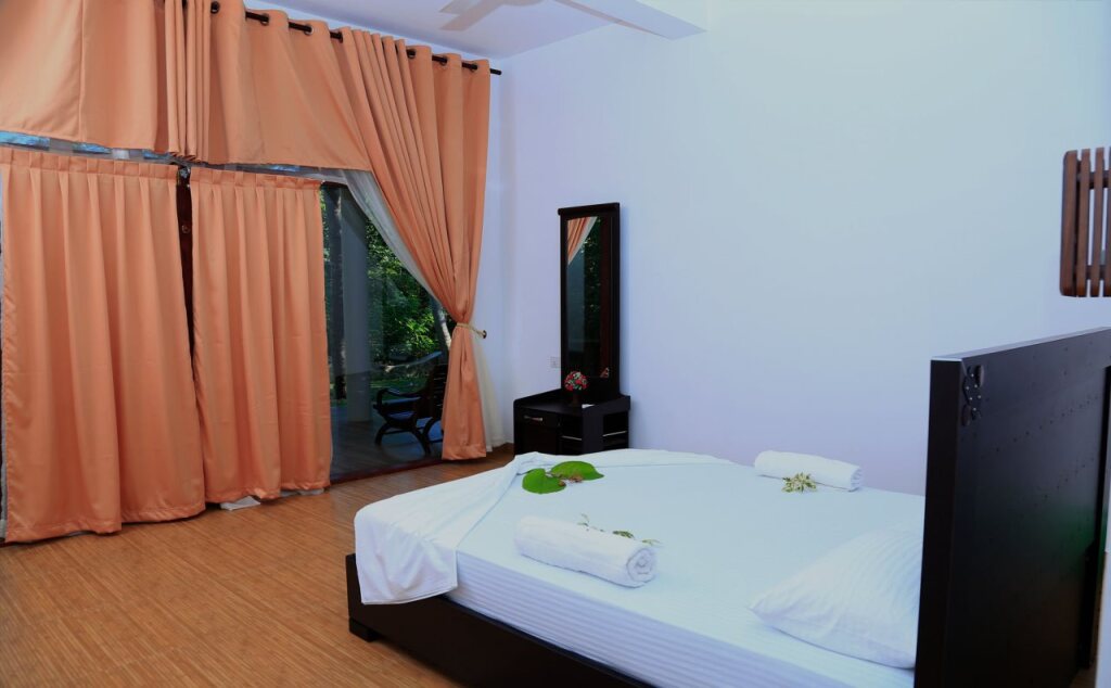 Киринда: River Edge Yala