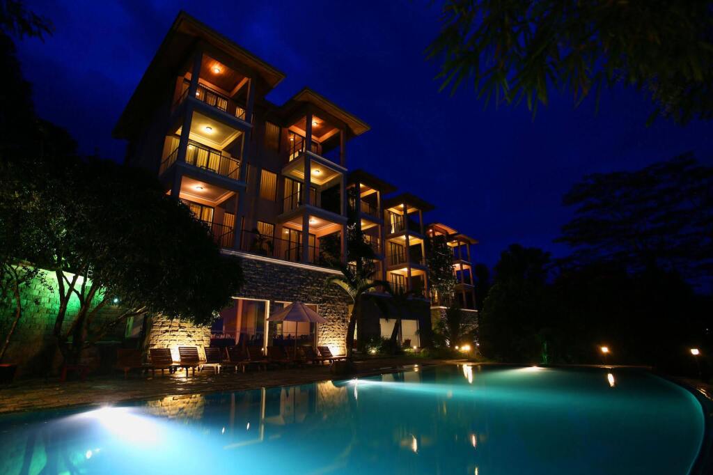 Канди: Randholee Resort & Spa