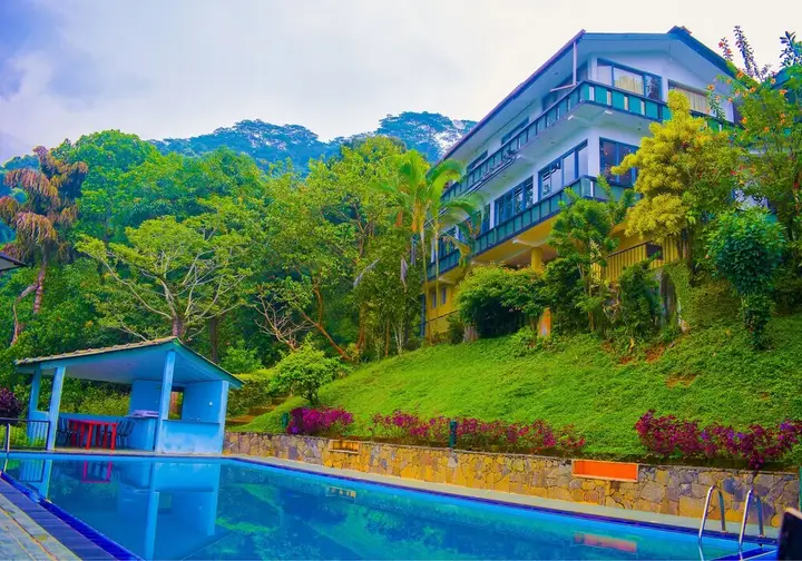 Канди: Brookside Resort