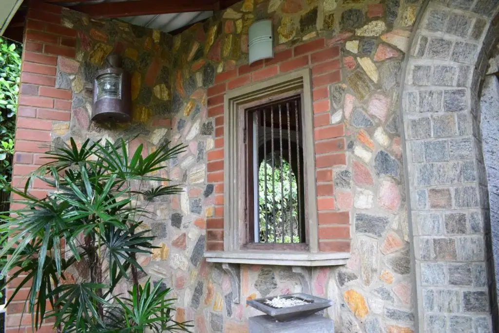 Гинигатена: Forest Edge Hotel