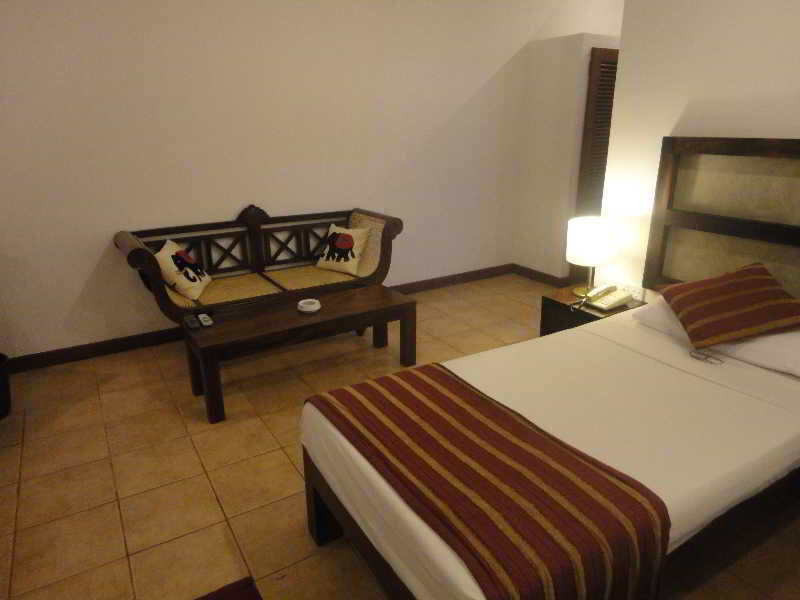 Негомбо: The Tamarind Tree Hotel – Katunayake