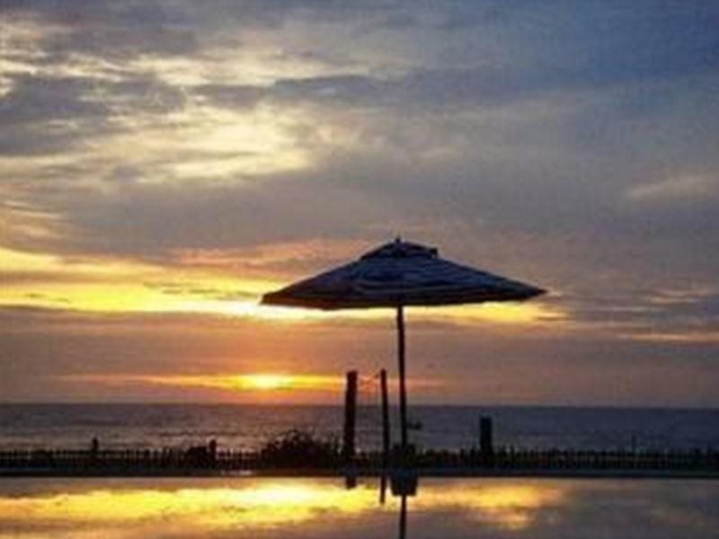 Ваддува: Saffron Beach
