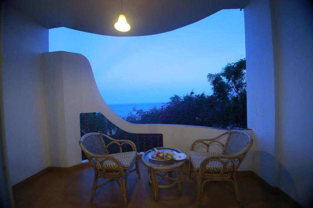 Хамбантота: Peacock Beach Resort & Spa