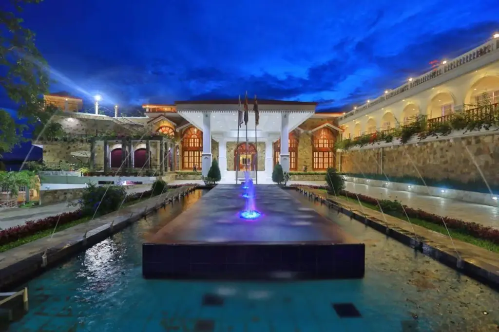 Эмбилипития: Centauria Lake Resort