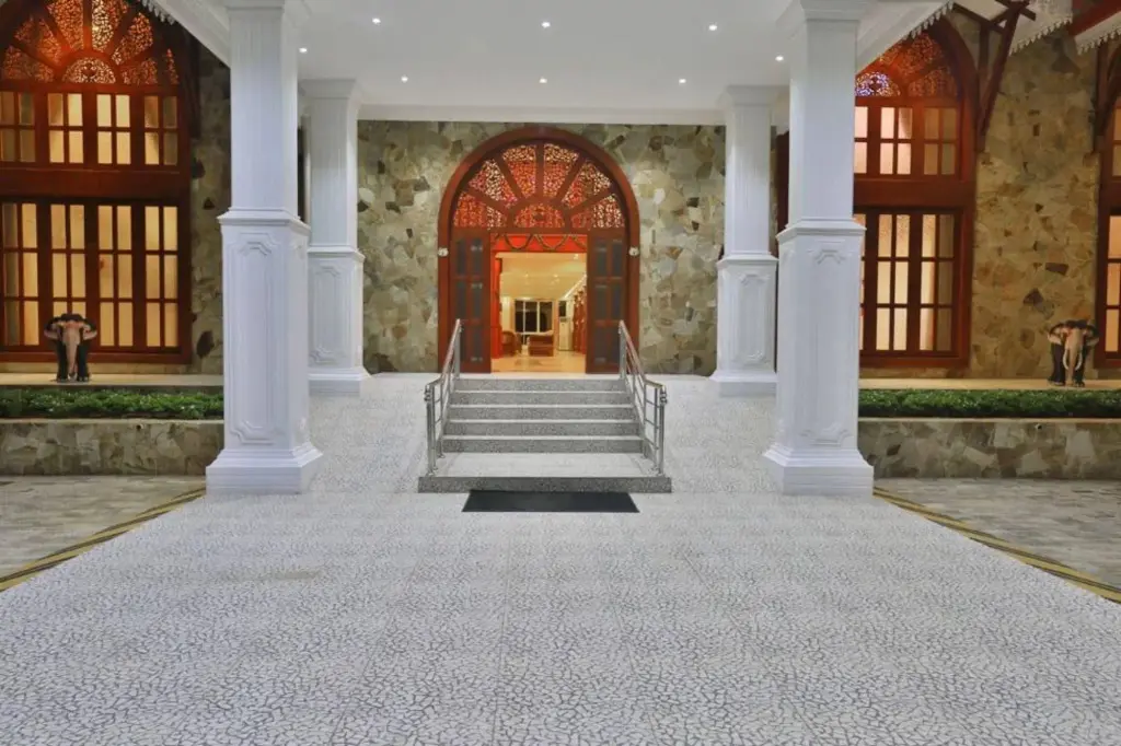 Эмбилипития: Centauria Lake Resort